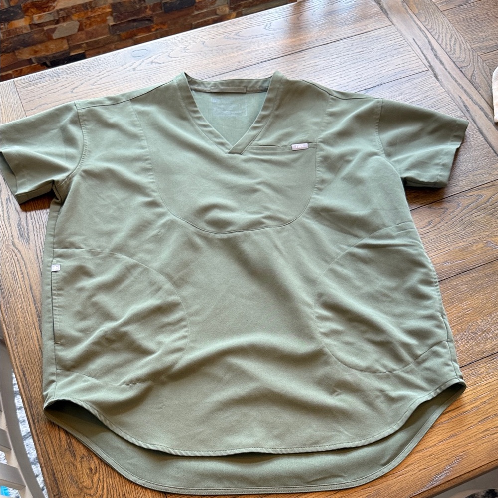 FIGS oversized V-Neck Scrub Top